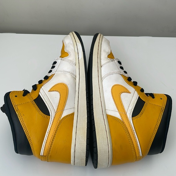 Air Jordan 1 Mid University Gold White Black Yellow 554724-170 size 8 - Picture 5 of 8